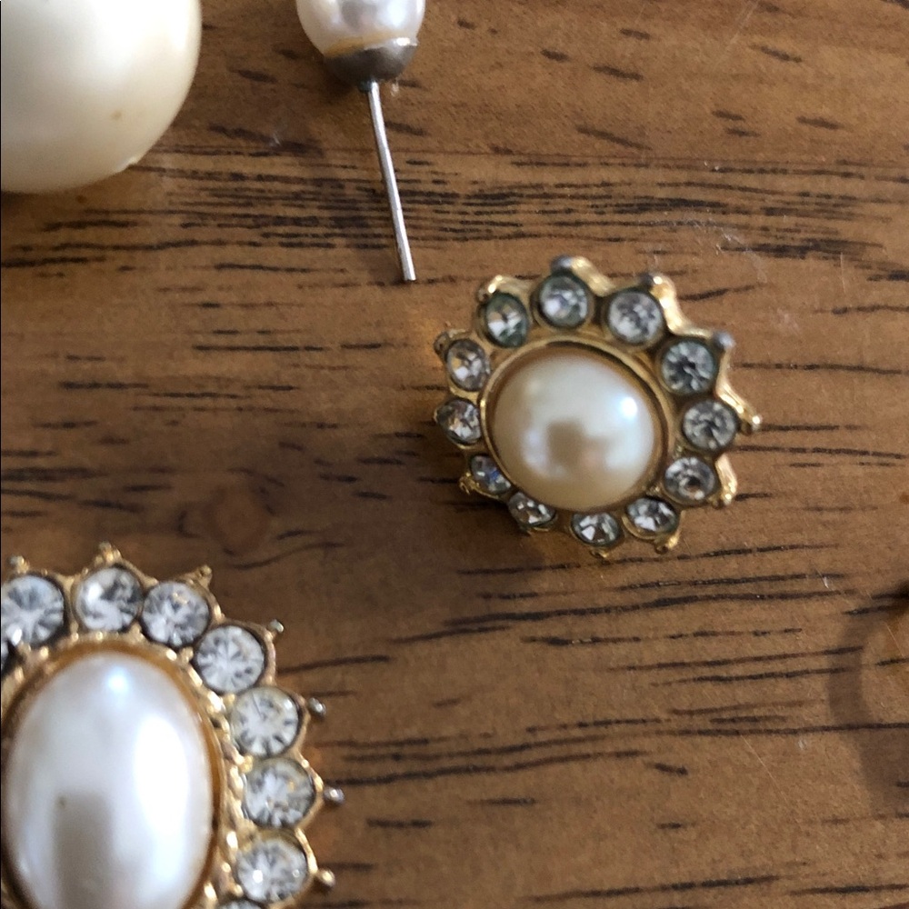 Costume Pearl and Gold Women's Earrings Jewelry - Picture 8 of 10
